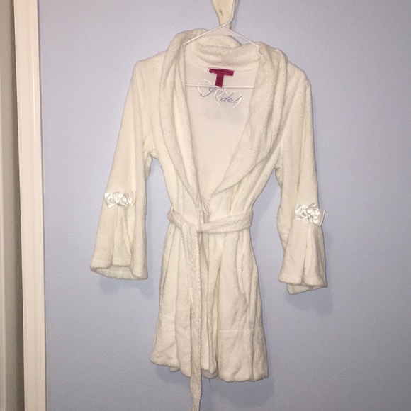 Betsey Johnson Bridal Robe - Picture 2 of 7